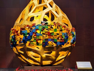 雕塑《春风化雨》在中央广播电视总台揭幕