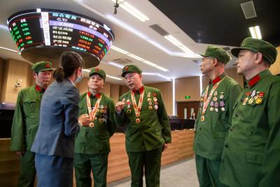 一级战斗英雄、战地救护模范……5位参战老兵走进北大深圳研究生院