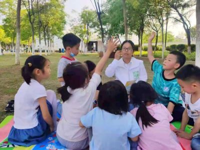 助建书香社区！东莞市志愿者为儿童和家长讲绘本故事  