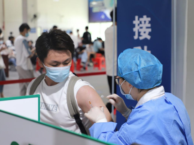 专车接送、无缝衔接 中大深圳校区1800余名师生接种新冠疫苗首针！  