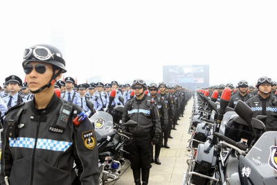 深圳宝安首创“十万义警”，开辟社会治安新格局  