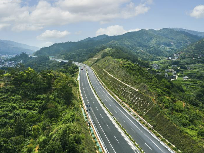 绿色高速建设经验向全国推广！云茂高速获评“最美绿色高速”