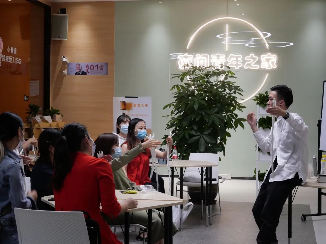 5月最后两场！抓住机会，来7点夜间青年之家变魔术、学礼仪吧~