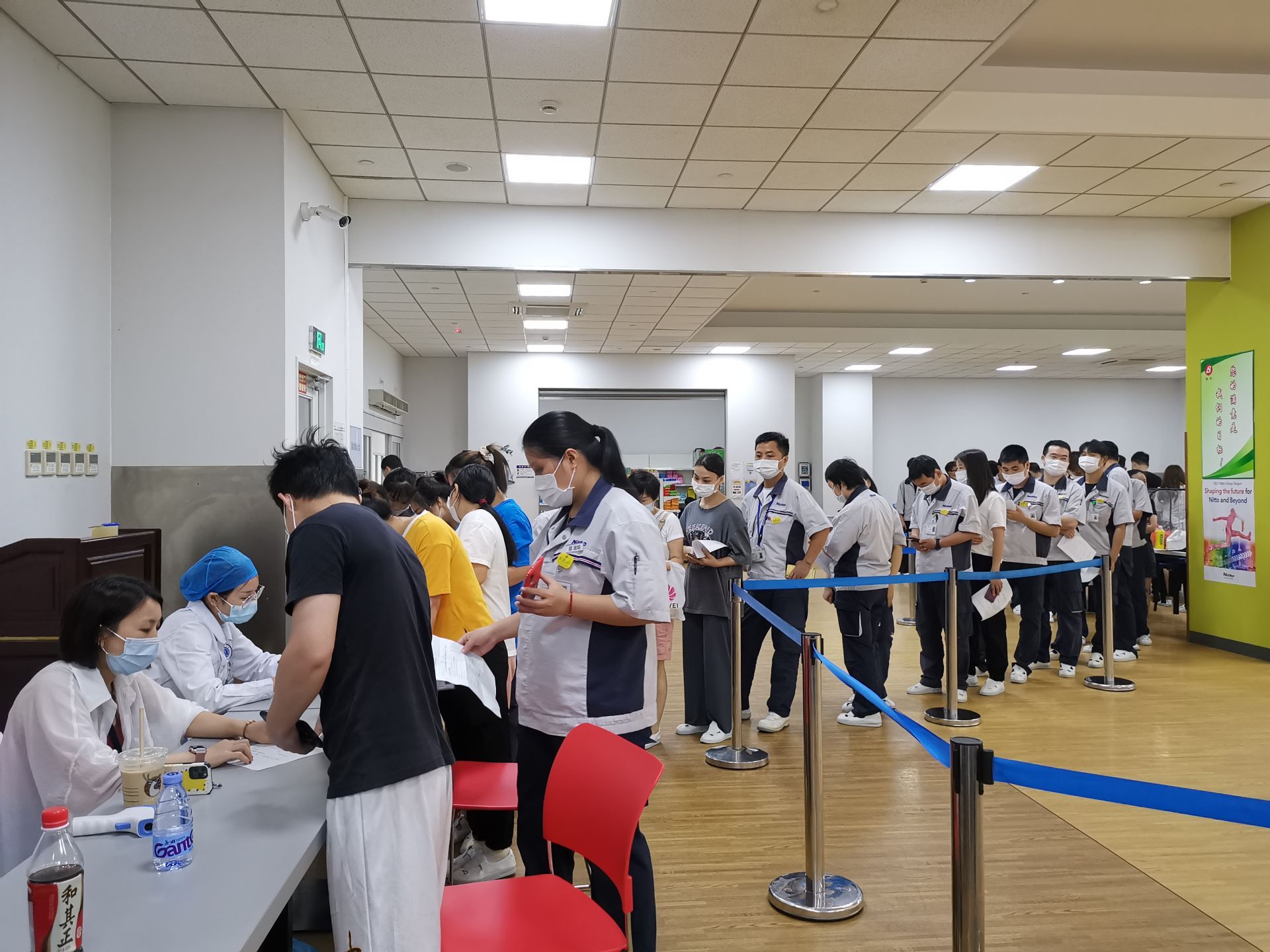 1个上午！12名医生！500名员工！ 凤凰街道辖区重点企业日东光学接种疫苗二三事