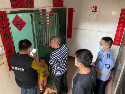 莲塘社区社区开展消防安全夜查行动  