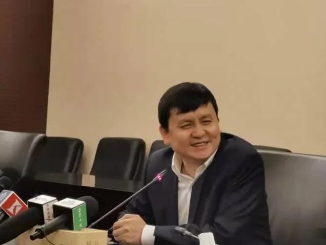 张文宏：未来很长时间，旅游可以去，口罩还不能摘