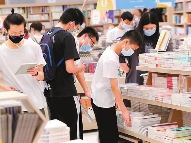 主打文艺范、童书“阅”趣味……深圳书城“五一”假期销售额增近50%