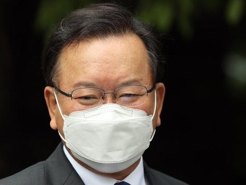 韩国国会批准任命金富谦为新任总理