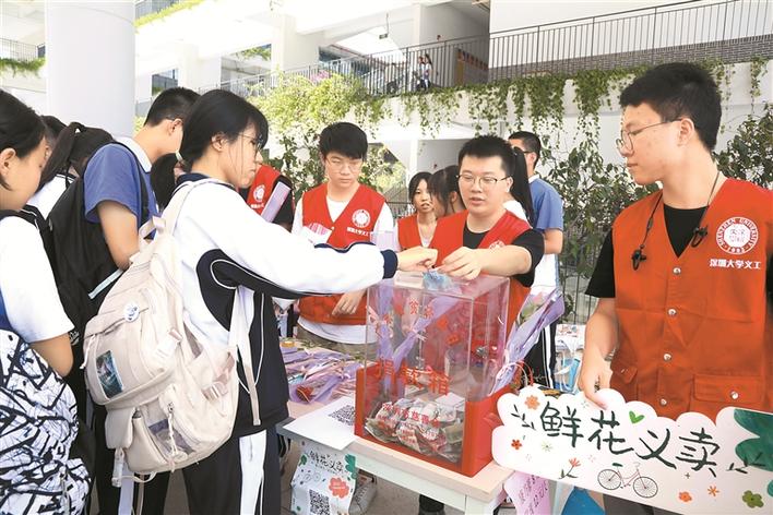 “馨心相近，暖意相传”母亲节大型鲜花义卖在市内多个义卖点展开  