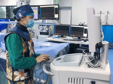 张亚明：为抢夺生机，我把家从福田搬到蛇口