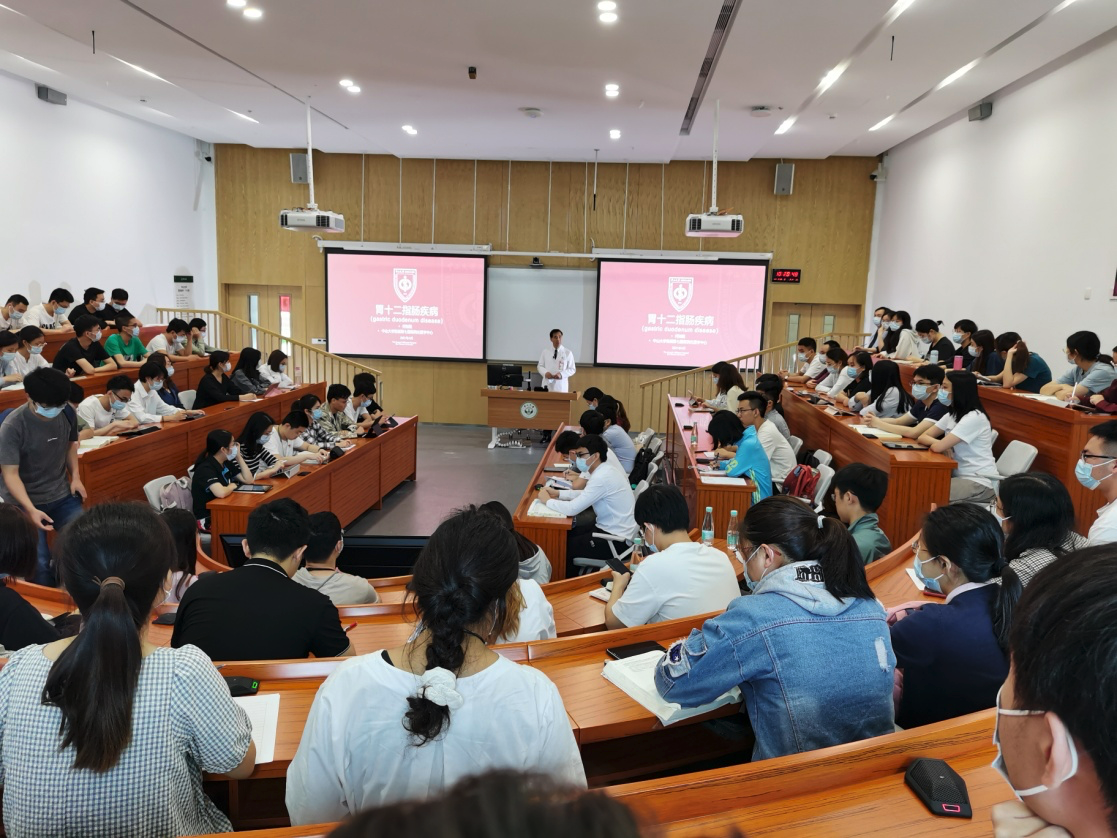 中山大学医学院院长何裕隆授课：医生是终生奉献的职业