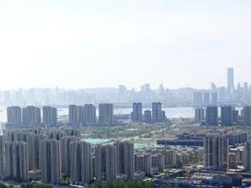 降楼市“虚火”抑炒作之风：要加强落户和义务教育等统筹协调
