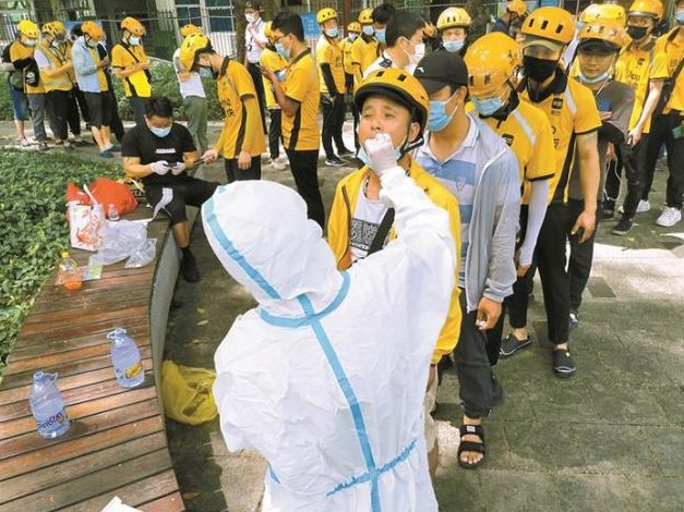对重点行业人员核酸检测进行得如何？记者走访深圳多个检测点