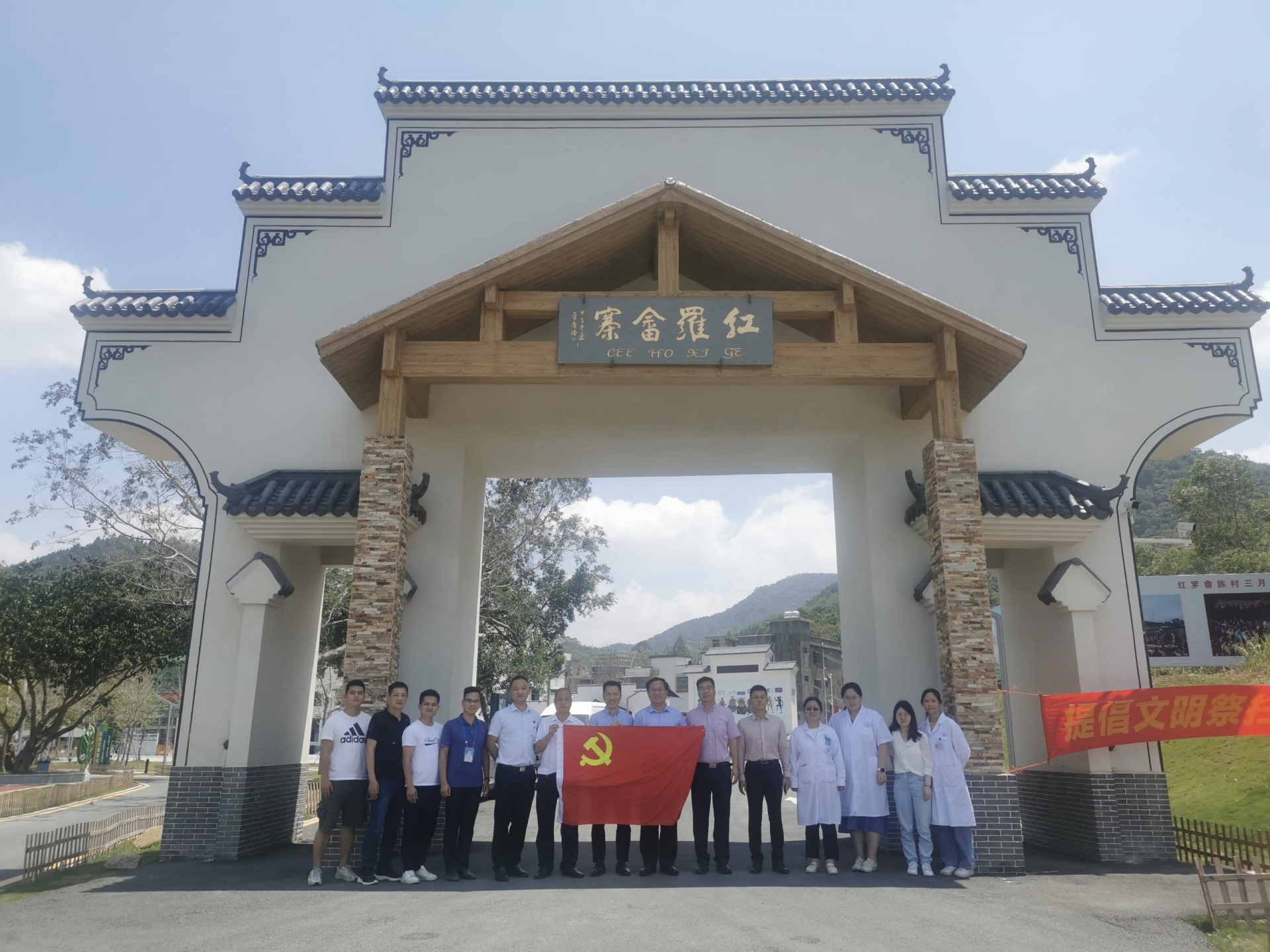 平乐医院为群众办实事：结对帮扶下基层 送医送药到红罗