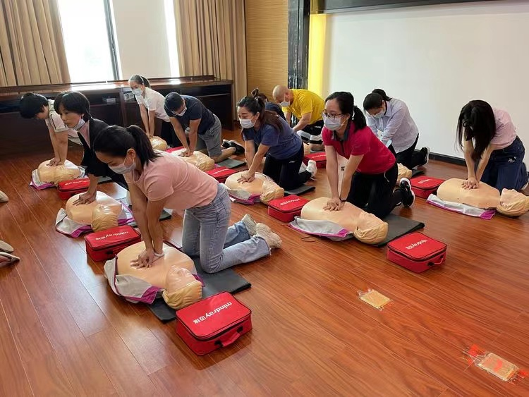 提升居民急救意识和技能！平湖街道开展AED急救技能培训