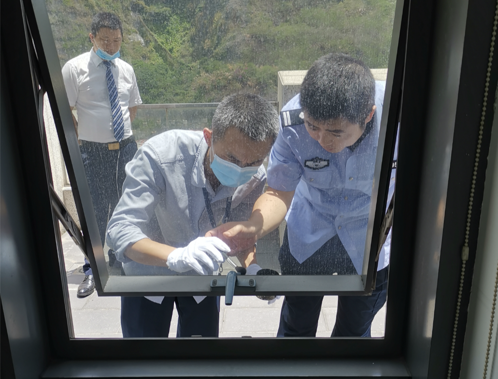 我为群众办实事︱离职保安调包门禁卡盗走公司12万现金  盐田警方72小时快速破案