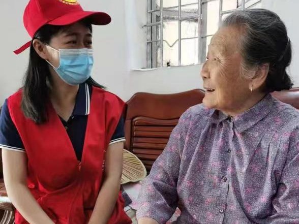 察民情解民忧  大鹏“暖心饭堂”为老人送温暖