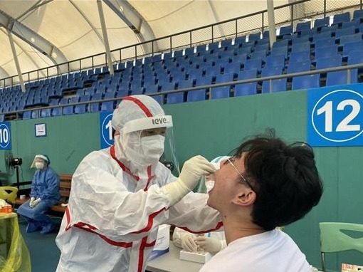 核酸检测与疫苗接种两手抓，用“天使白”守护“深圳蓝”