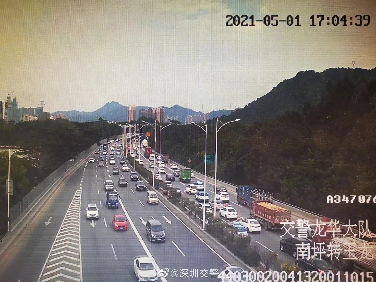 全市出行车辆达268万辆，五一首日深圳热门景区交通压力大