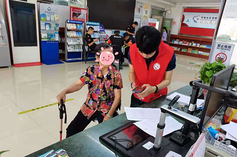 为群众办实事 | 坪地为高龄老人提供津贴审核认证服务，让老人省心更暖心