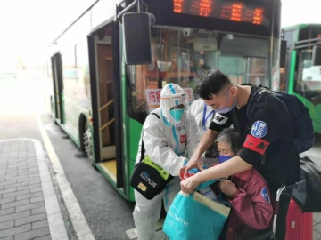 杨俊秀：对病人如亲人，使病人转危为安