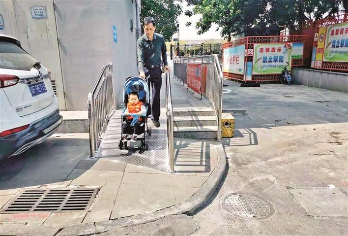 福围社区无障碍通道让居民出行更舒心  