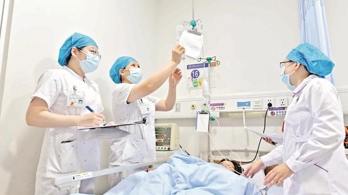 宝安区中心医院：以心为灯 做生命的守护天使  