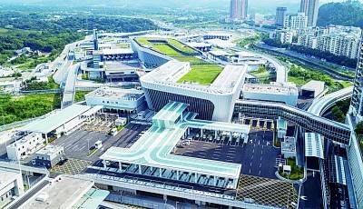 2020年8月26日，莲塘/香园围口岸正式启用，粤港澳大湾区再添新物流大通道。新华社发