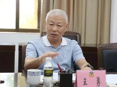 海南省政协原党组成员、副主席王勇受贿案一审开庭