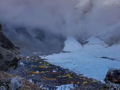 派对致感染扩散，尼泊尔珠峰大本营外国登山者检测阳性后撤离