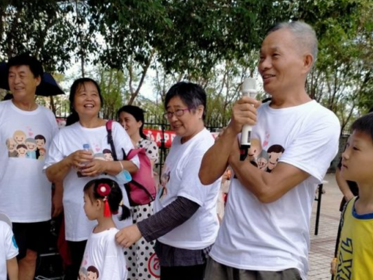 吉华街道光华社区：一场家庭趣味运动会，让家人距离更近了