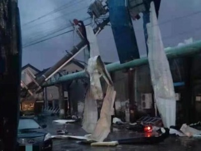 江苏苏州盛泽镇龙卷风造成4人死亡，中心最大风力17级