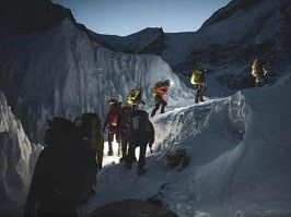 巴林登山队成为2021年第一支登顶珠峰团队