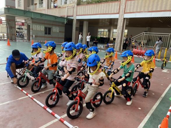 石围社区开展幼儿平衡车公益教学              