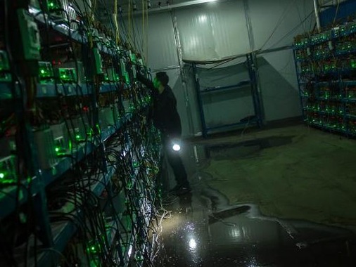 1万台矿机一个月吃4500万度电，挖的是币还是坑？