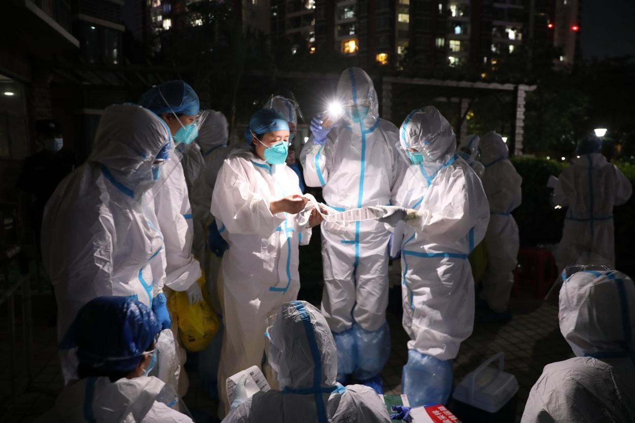 高温下做“排雷”员，南科大医院“双发力”打好疫情防控战