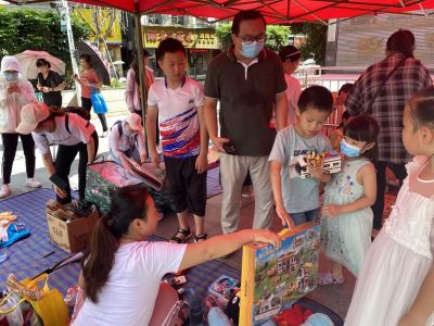 培养儿童节约意识！木棉岭社区开展亲子跳蚤市场活动  
