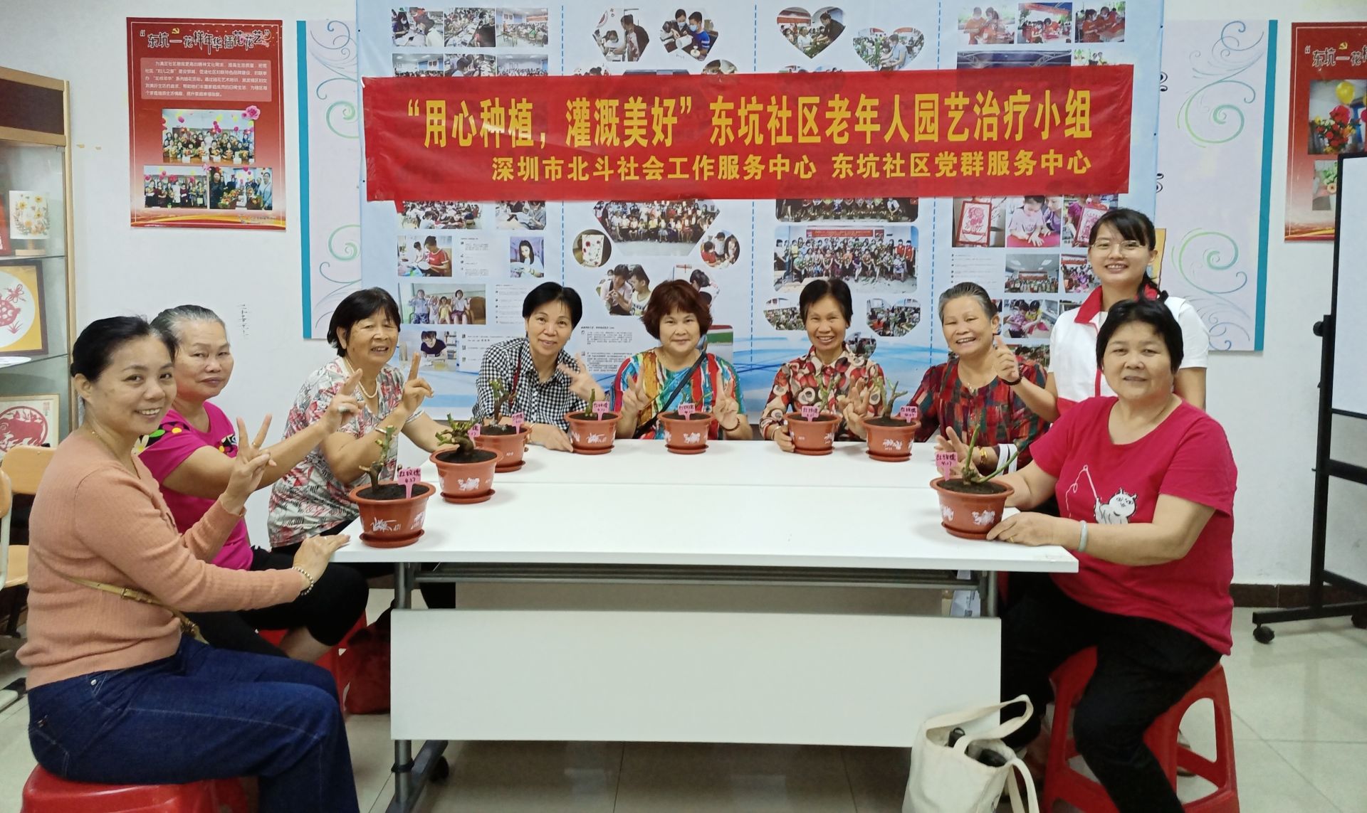 东坑社区组织老年人学习园艺种植促进“老有所乐”  