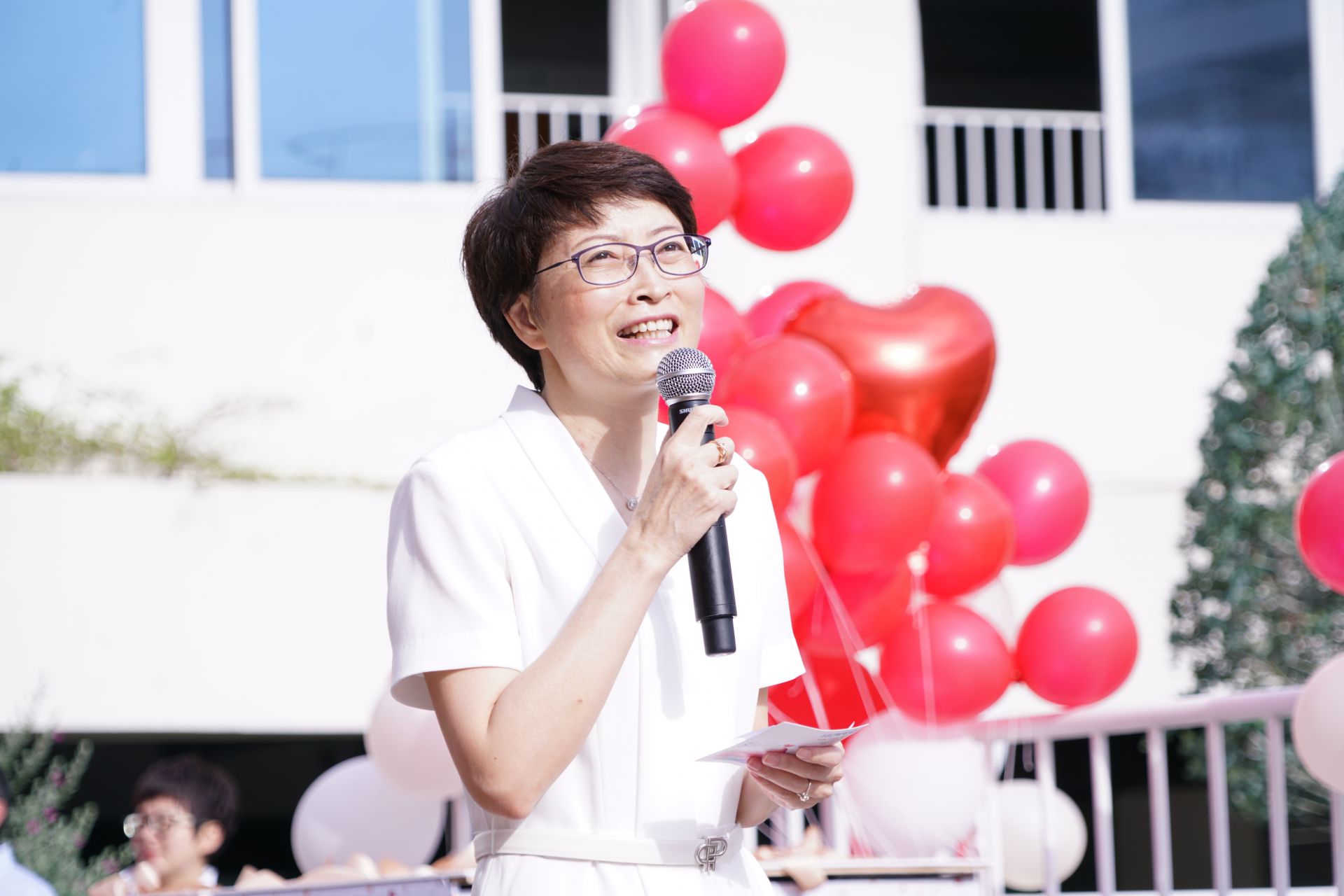 深圳万科双语学校发布校歌，千余名师生和家长共同唱响