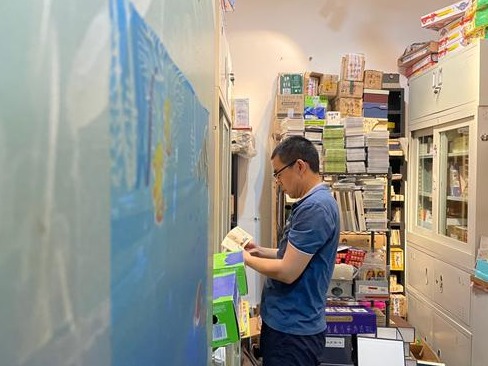 70后深圳大叔在淘宝打造“小人书王国”：收藏几千本，保留儿时集体回忆