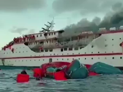 印尼一邮轮起火 数百人获救 1人失踪