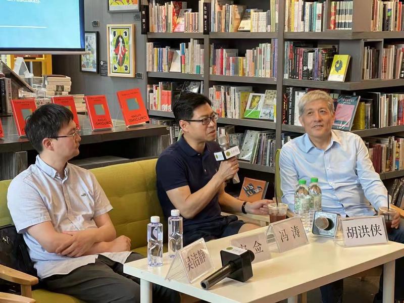 石黑一雄究竟在《克拉拉与太阳》里挖掘了人与世界怎样的深渊