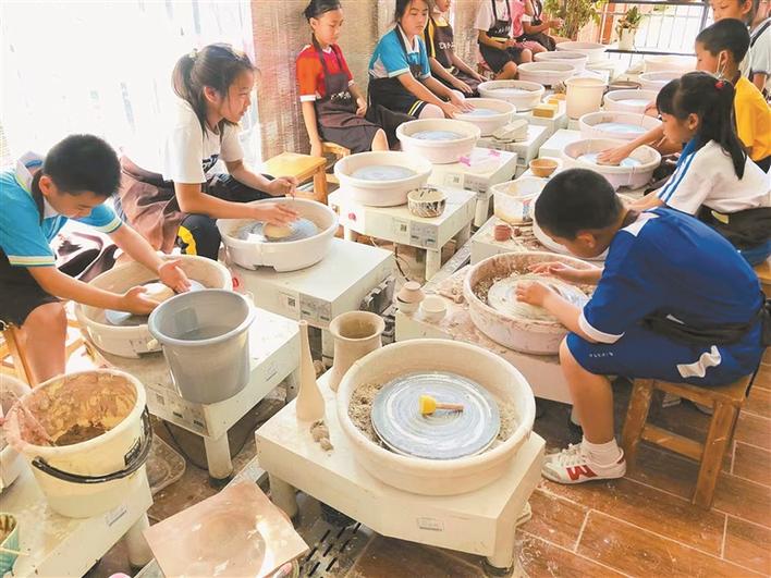 宝民小学：与“泥”相约