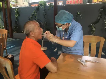 我为群众办实事：凤凰街道职康中心开展关爱牙齿义诊活动