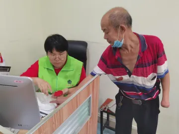 我为群众办实事：凤凰街道为残疾人点亮“微心愿”  
