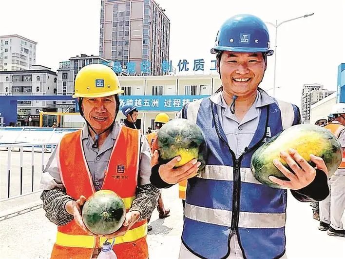 13号线北延项目为工人送“清凉”