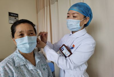 中医康复病区护士长杨静：“经过这次疫情，以后再也没有什么会让我害怕了。”