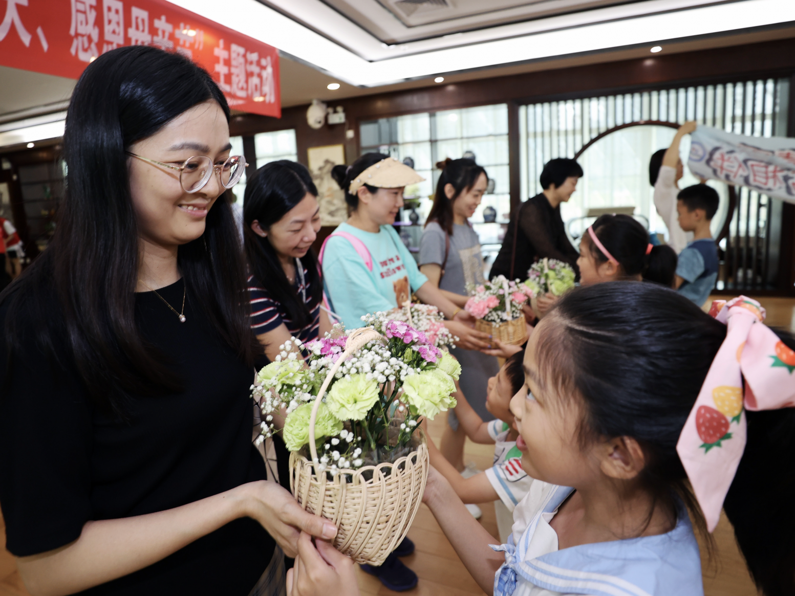 宝安区青少年宫举办母亲节主题活动