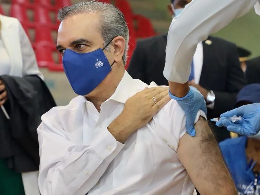 多米尼加总统接种中国科兴疫苗