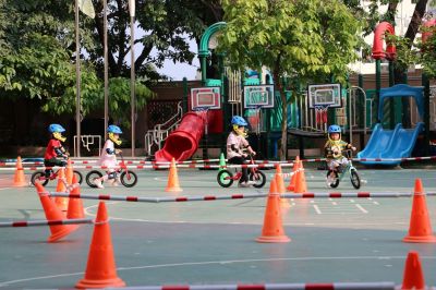 马田街道石围社区开展幼儿平衡车公益教学